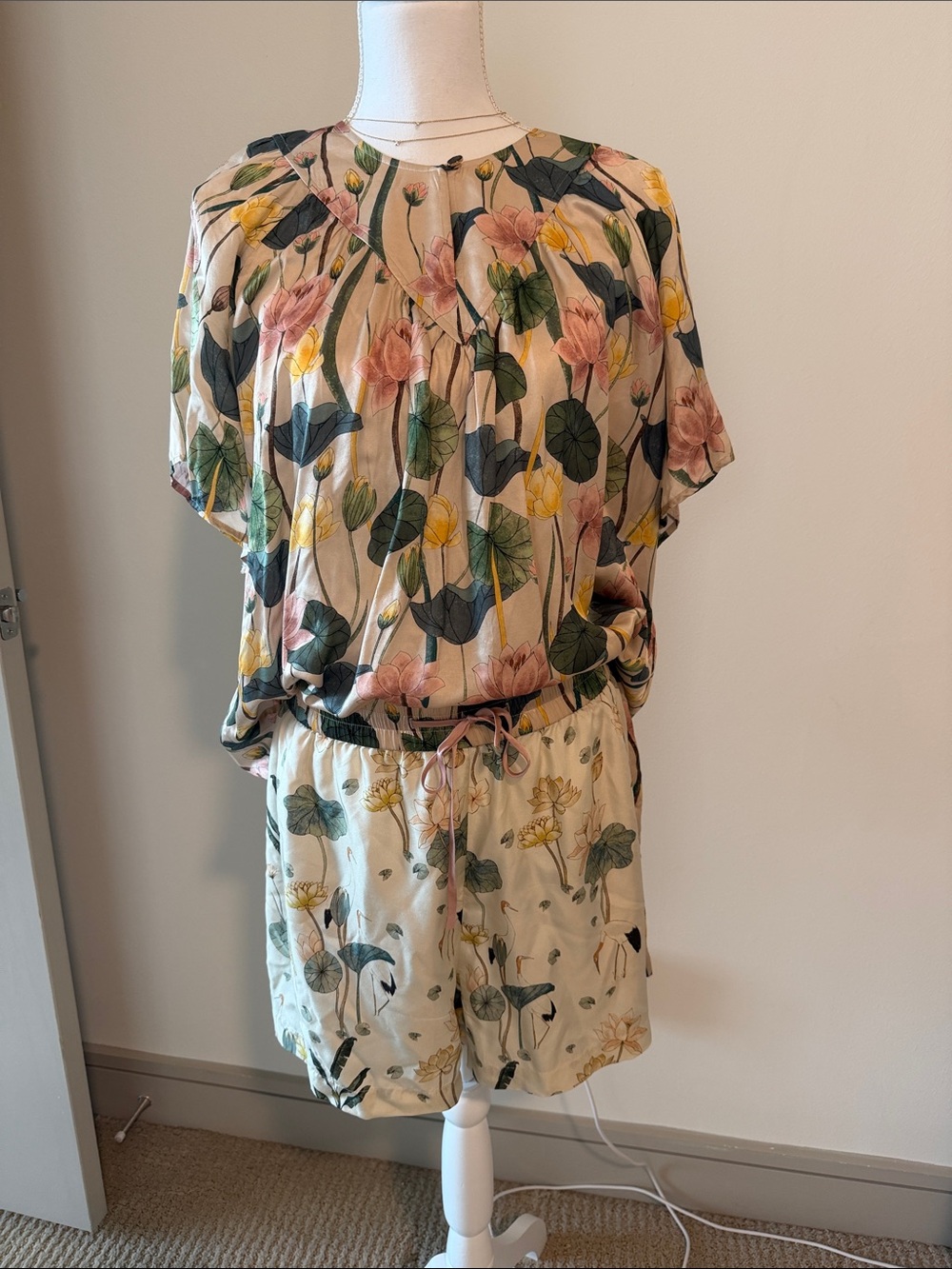 Munthe Floral Two-Piece Lounge Set

Top size 8 (38)
Short size 10 (40)